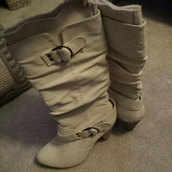 *SOLD* Cream Leather Boots