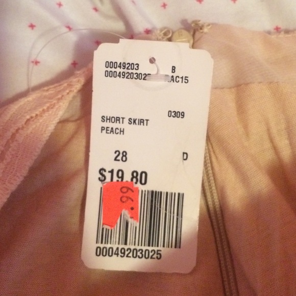 Short peach lace detailed skirt - Picture 2 of 3