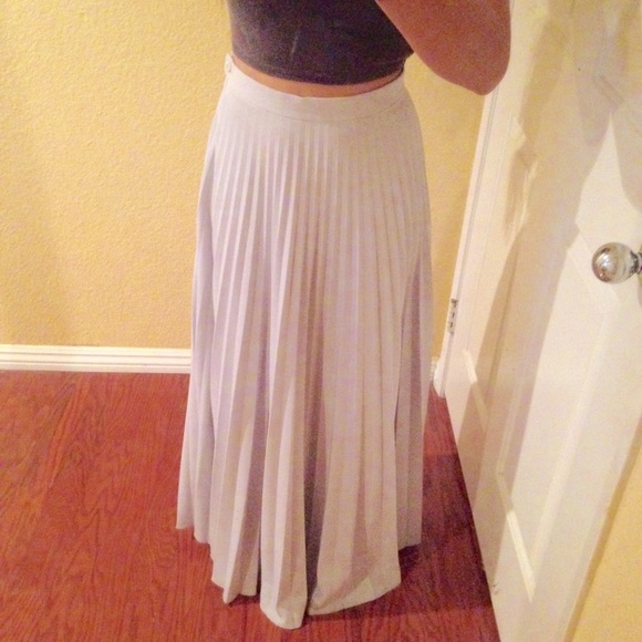 Long pleated skirt