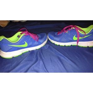 Size 7 women's nikes.