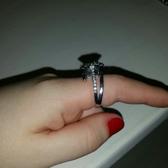 Ring - Picture 2 of 3