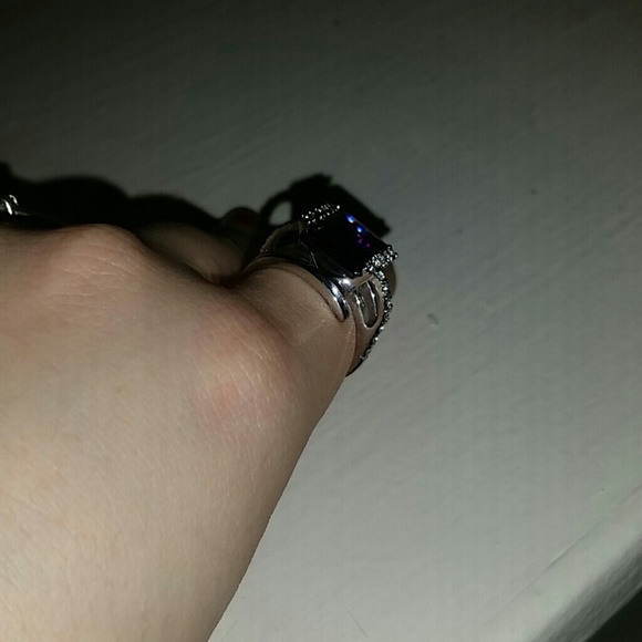 Ring - Picture 3 of 3