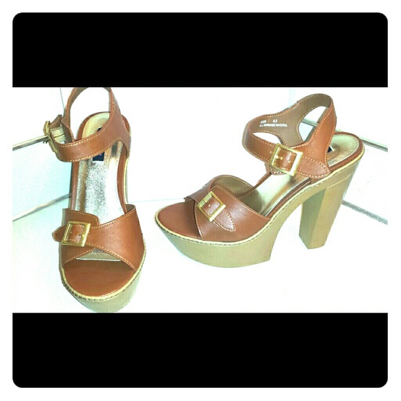 *BRAND NEW* DOLLHOUSE PLATFORM PUMPS