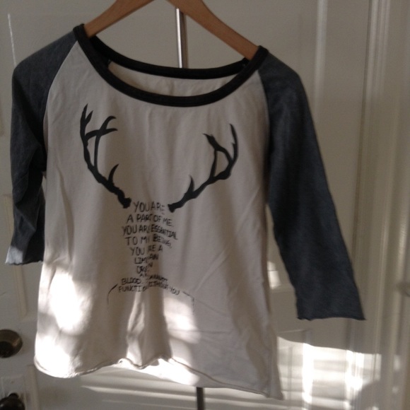 Poetic deer top