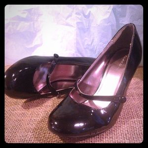 Black heels with strap