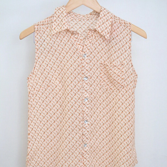 Dog pattern sleeveless blouse