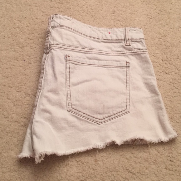 White cut off shorts - Picture 2 of 2