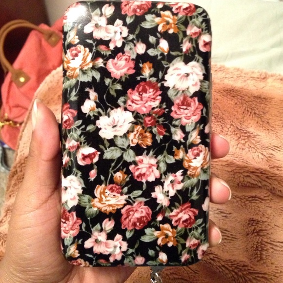 Wallet/Phone Case - Picture 2 of 3