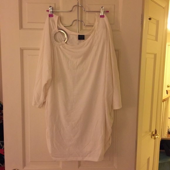 Bundle 2  tops one red one white