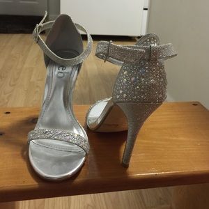 Silver and rhinestones stilettos