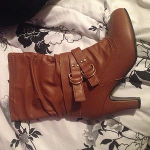 Brown boots with heel