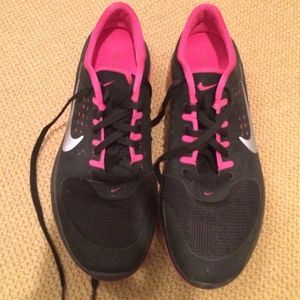 Black and pink Nike running shoe