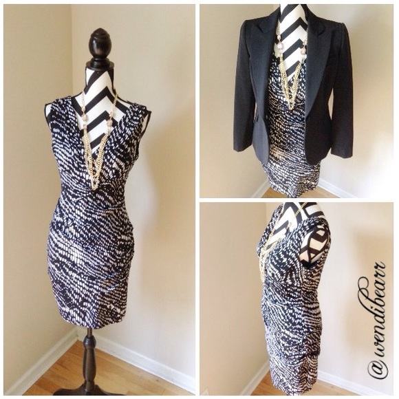 Saint Tropez West Dresses & Skirts - Saint Tropez West Fitted Dress💄