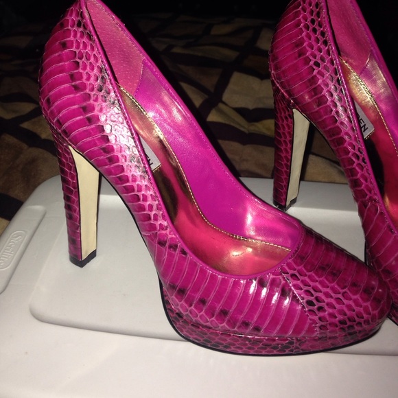 Steve Madden pink and black heels size 6
