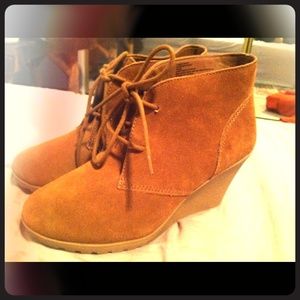 💥White Mountain Leather Booties 💥