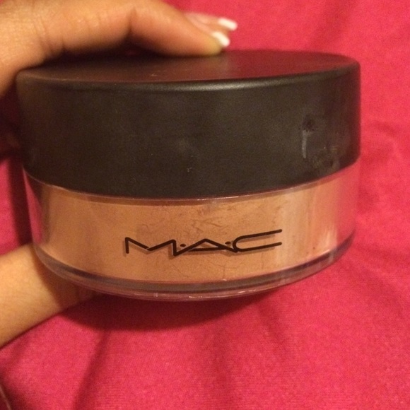 MAC Cosmetics Iridescent powder in golden bronze