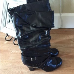 **SOLD**Black boots