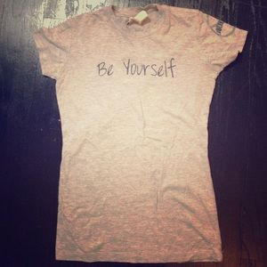 BE YOURSELF tee!