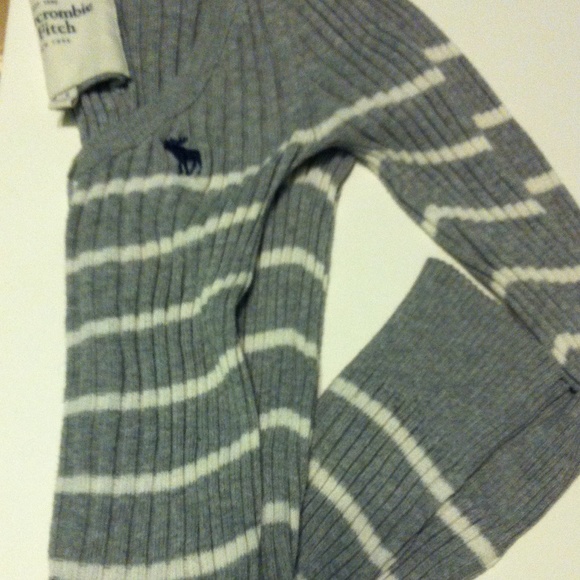 Sweater - Picture 2 of 3