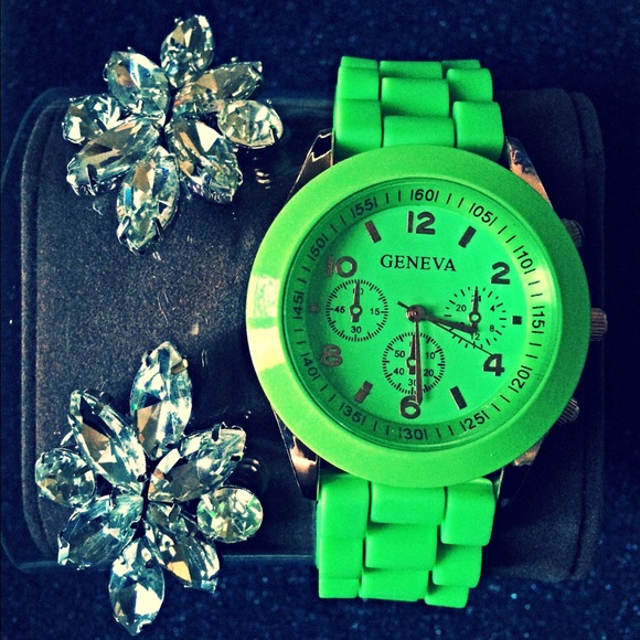 Tik Tok ! The parrot green wrist watch! - Picture 2 of 4