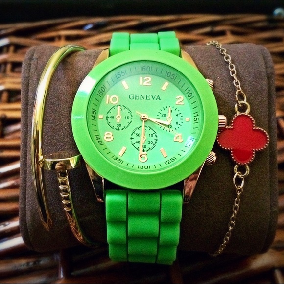 Tik Tok ! The parrot green wrist watch! - Picture 3 of 4