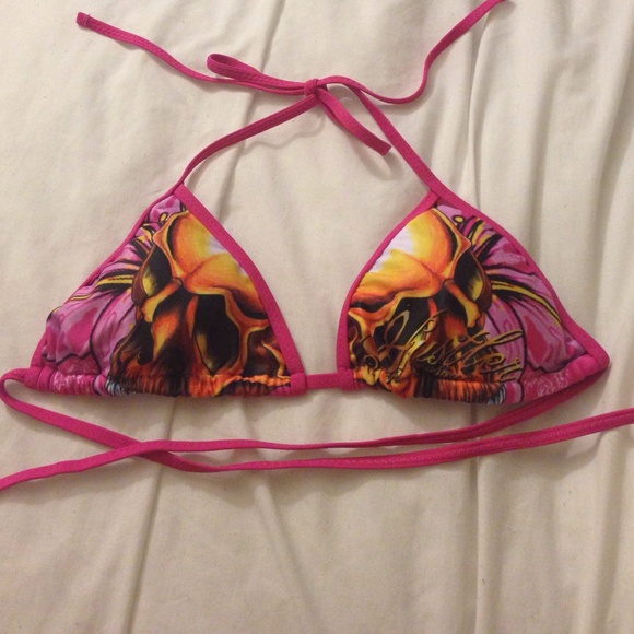 Jack off wearing her silk Shaved head wwe