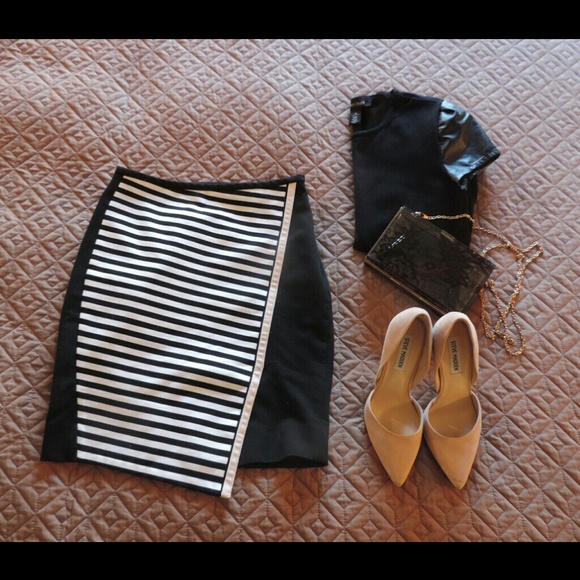 White House  Black Market ponte skirt