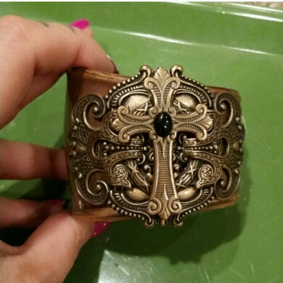 Bundled cuff offer reserved for @greeks2