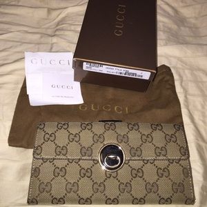 Gucci Wallet.