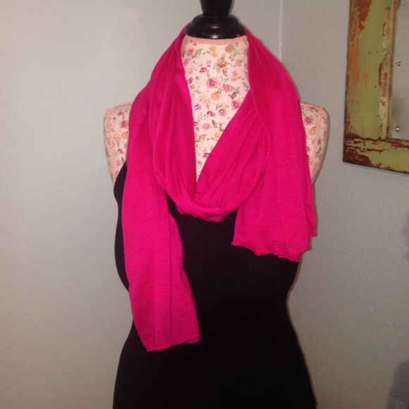 🆕 Hot pink scarf