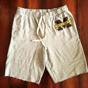 VS Pink collegiate collection. Reduced til 10p👍👍