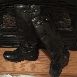 Sbicca black boots very comfy
