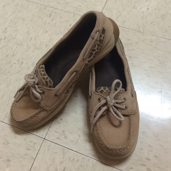 Size 7 1/2 Leopard sperry's