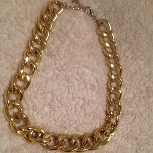 Thick gold chain necklace