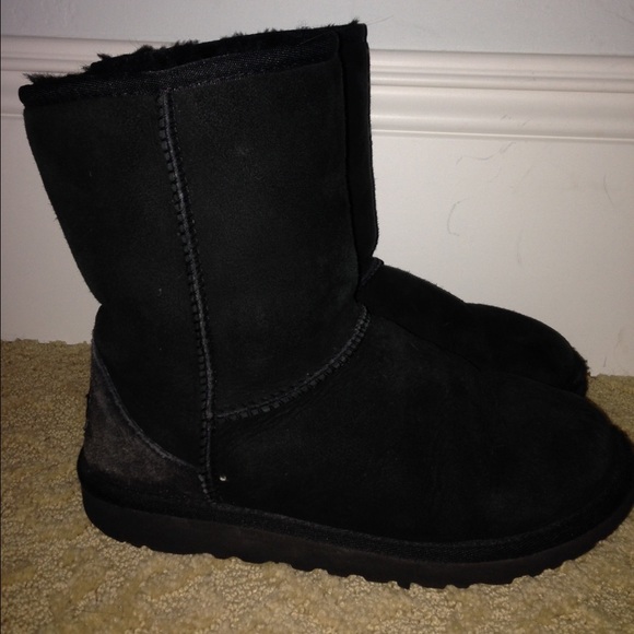 Classic Short Black Uggs