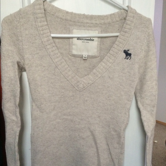cream Abercrombie sweater