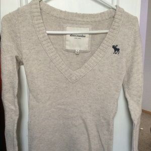 cream Abercrombie sweater