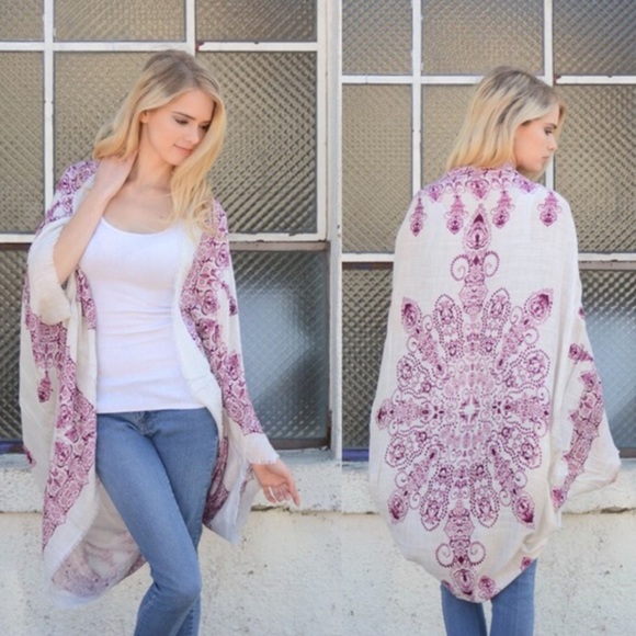 Boutique Sweaters - 🆕 Oversized Kimono Top Natural & Wine Henna Print