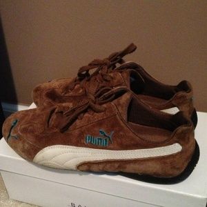 Brown/cream/blue suede puma speedcat sneakers.