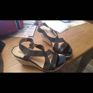 Kenneth Cole Reaction black wedges