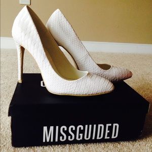 🍨White Croc print stilettos🍨