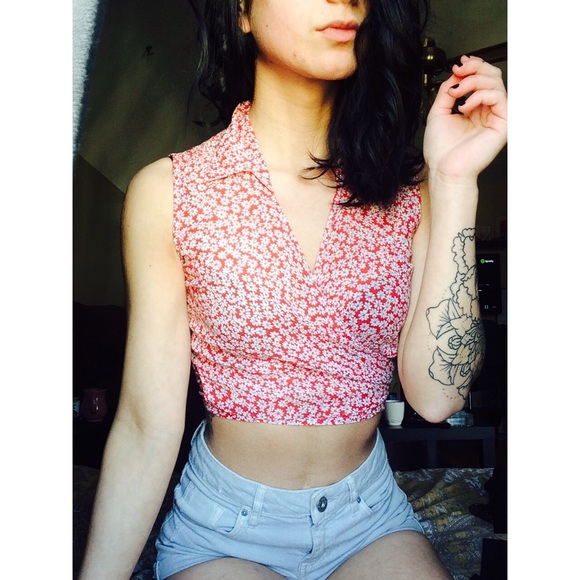 Flowery Pin Up Style Crop Top