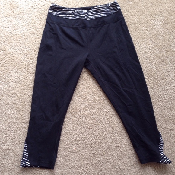 ◯donated◯Zebra Stripe Yoga Crops - Picture 1 of 3