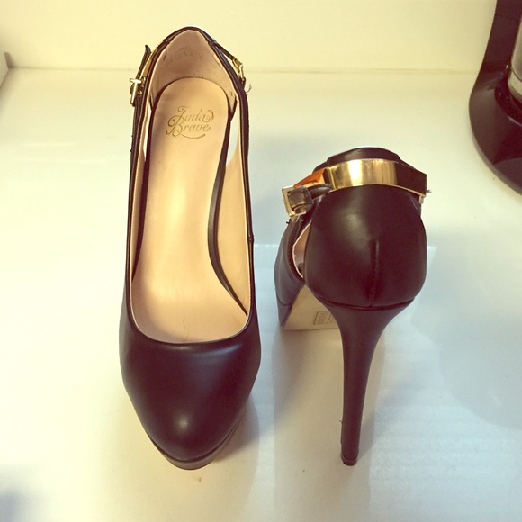 Black pumps heels