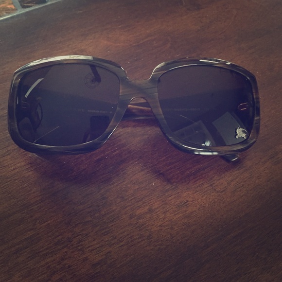 Authentic Burberry Sunglasses main image 4