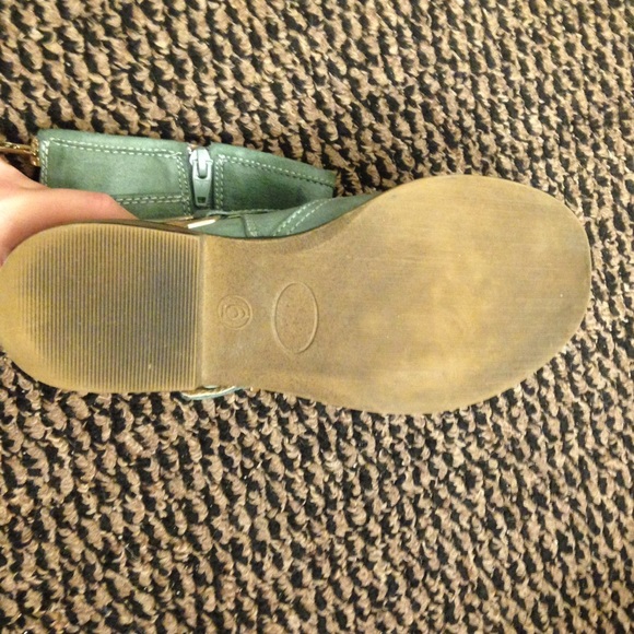 booties - Picture 3 of 4