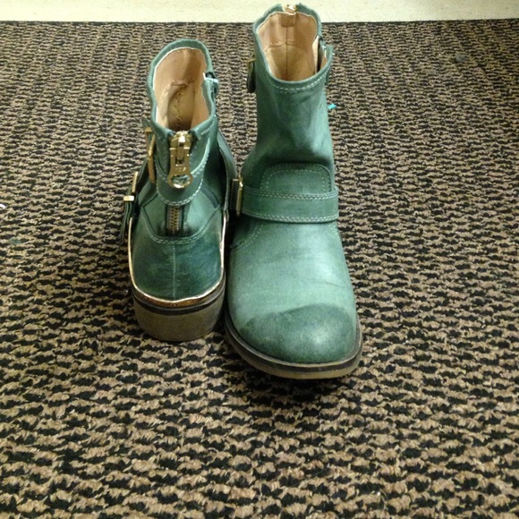 booties - Picture 4 of 4