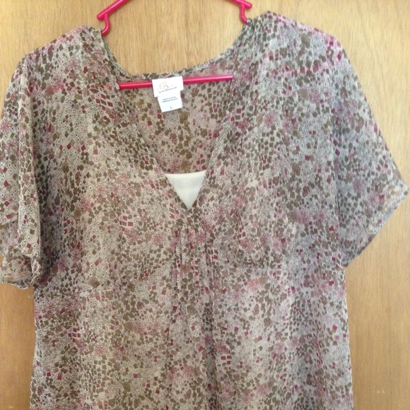 On baby, maternity top size L