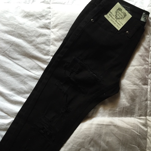 Boohoo Denim - Boohoo shredded jeans