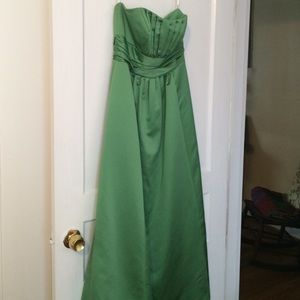 David's Bridal clover green bridesmaid dress